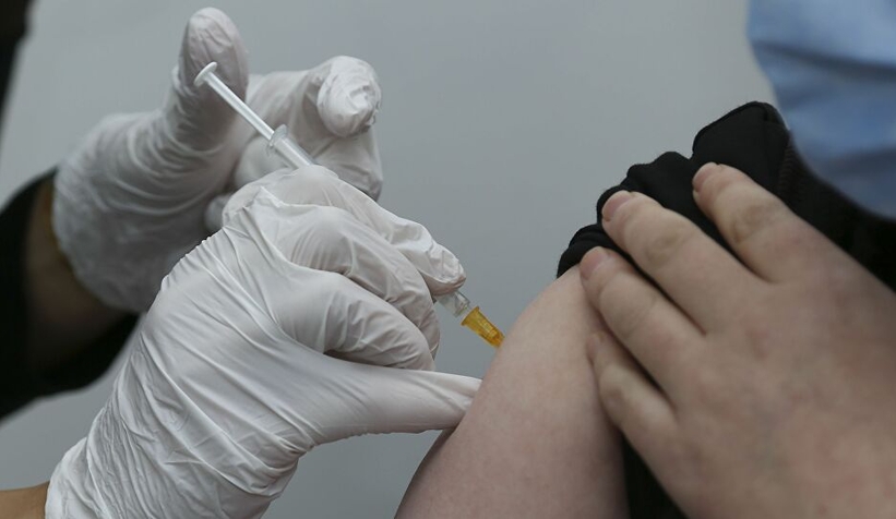 50 yaş üzeri ve sağlıkçılara üçüncü doz aşı kararı