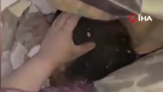 50 yaşındaki kadın 120. saatte enkazdan sağ çıktı