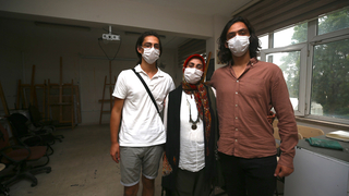 51 Yaşındaki kadın, oğluyla girdiği üniversite sınavını kazandı