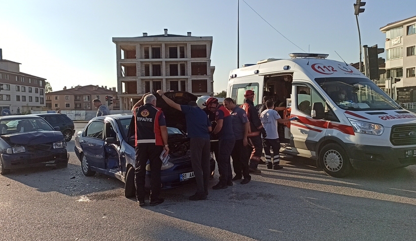 54 plakalı araç Düzce'de kaza yaptı: 1 yaralı