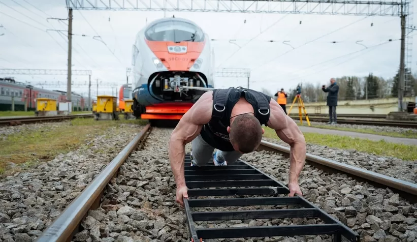 650 tonluk treni çekerek dünya rekoru kırdı