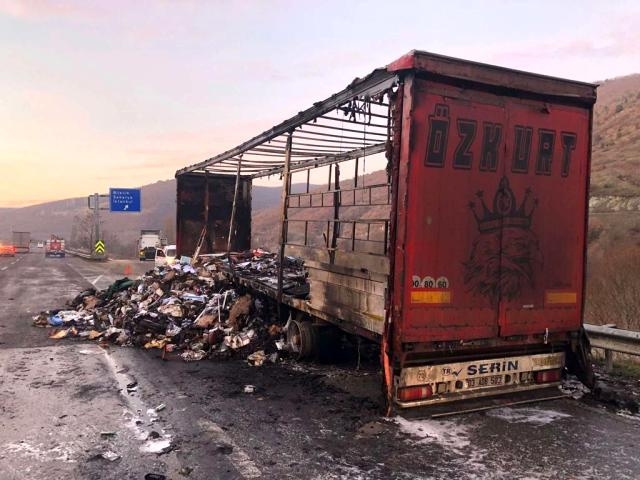 7 ton giysi ve ayakkabı kül oldu