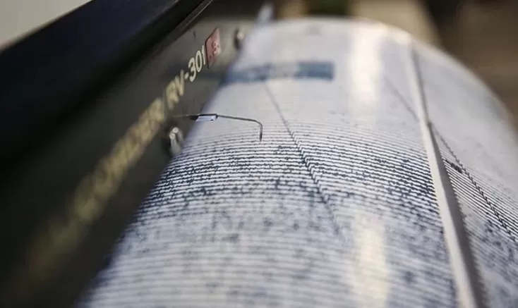 7.6 büyüklüğünde deprem: Tsunami uyarısı yapıldı