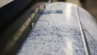 7.6 büyüklüğünde deprem: Tsunami uyarısı yapıldı