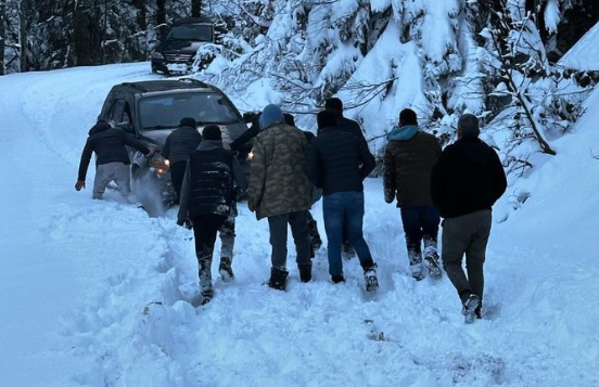 8 kişi kamp yaptıkları yaylada mahsur kaldı