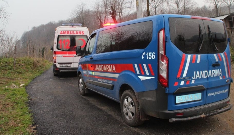 80 yaşındaki yaşlı kadın evinin yolunda ölü bulundu.