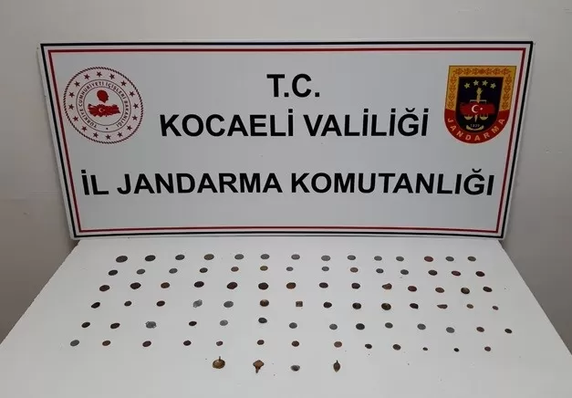 82 sikke ele geçirildi