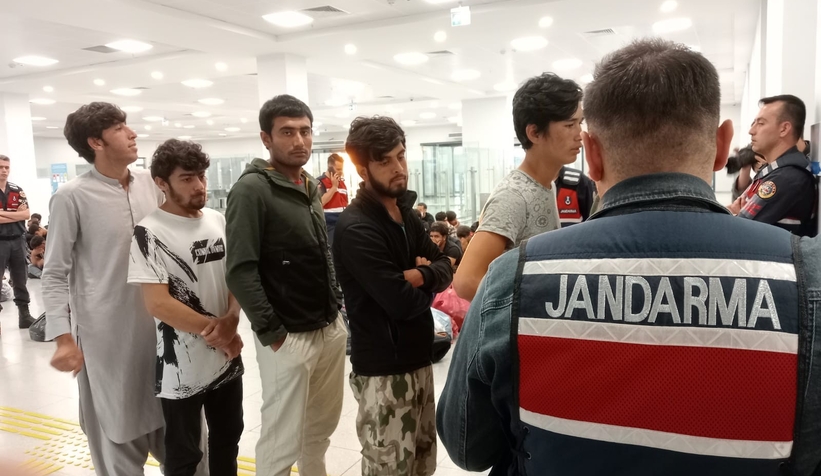 94 düzensiz göçmen sınır dışı edildi