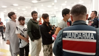 94 düzensiz göçmen sınır dışı edildi