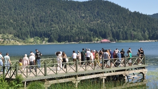 Abant Gölü Milli Parkı'nda bayram yoğunluğu