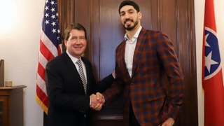 ABD'li Senatör'den FETÖ'cü Enes Kanter'e: O'na eşlik edelim