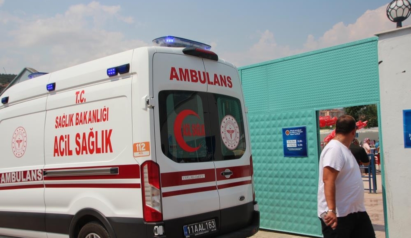Ablasına emanet edilen çocuk boğulma tehlikesi geçirdi