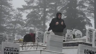 Arefe geleneği sürüyor: Kabir ziyaretleri yoğunlaştı