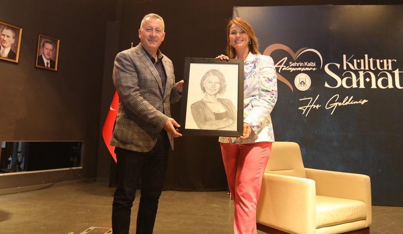 Açelya Akkoyun sevenleri ile buluştu