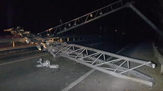 Açık unutulan damper MOBESE direğini yıktı