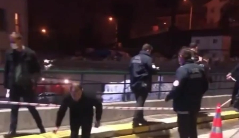 Acil önünde silahlı saldırı