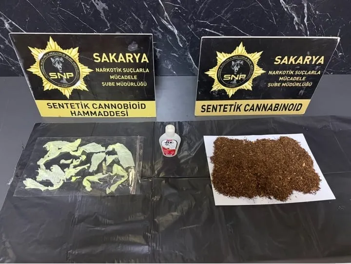 Adapazarı'nda düzenlenen uyuşturucu operasyonunda 2 kişi tutuklandı.