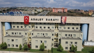 Adliyede korona şoku iki mahkemede duruşmalar ertelendi