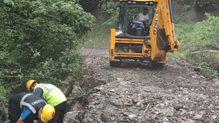 Afet bölgelerinde onarım çalışmaları sürüyor