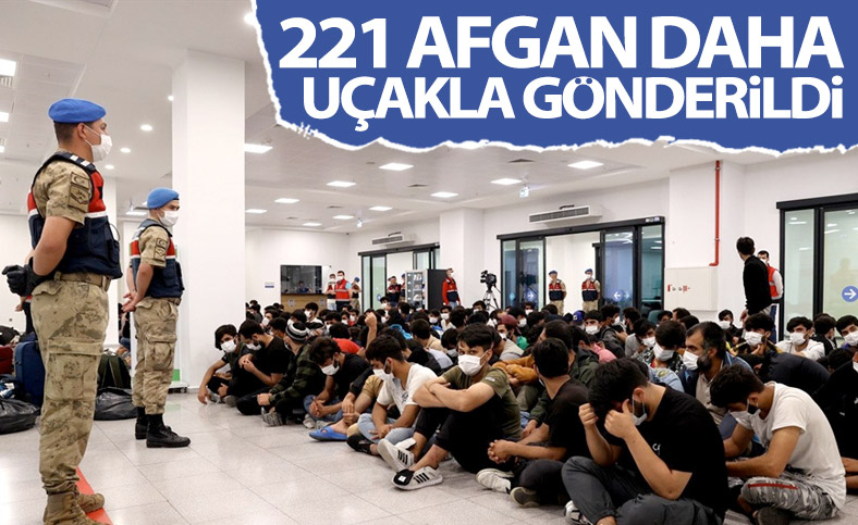 Afganistan uyruklu 221 düzensiz göçmen sınır dışı edildi