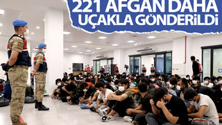 Afganistan uyruklu 221 düzensiz göçmen sınır dışı edildi