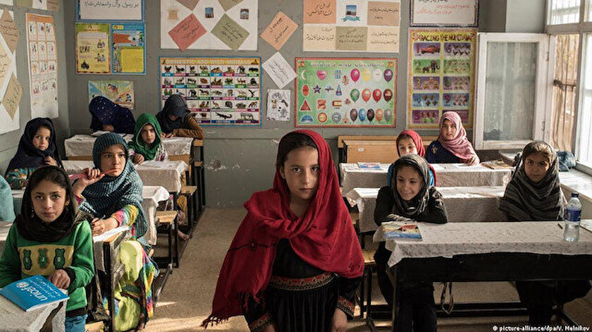 Afganistan’da kızlar okula döndü