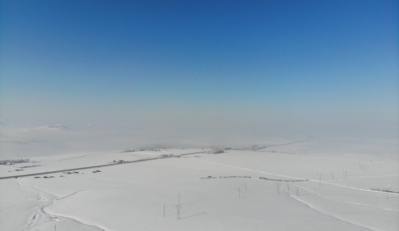 Ağrı Ovası sis altında kaldı