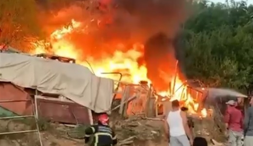 Ahır alevlere teslim oldu