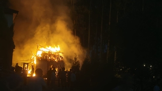 Ahır alevlere teslim oldu