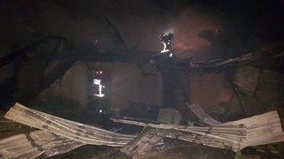 Ahır yangında küle döndü