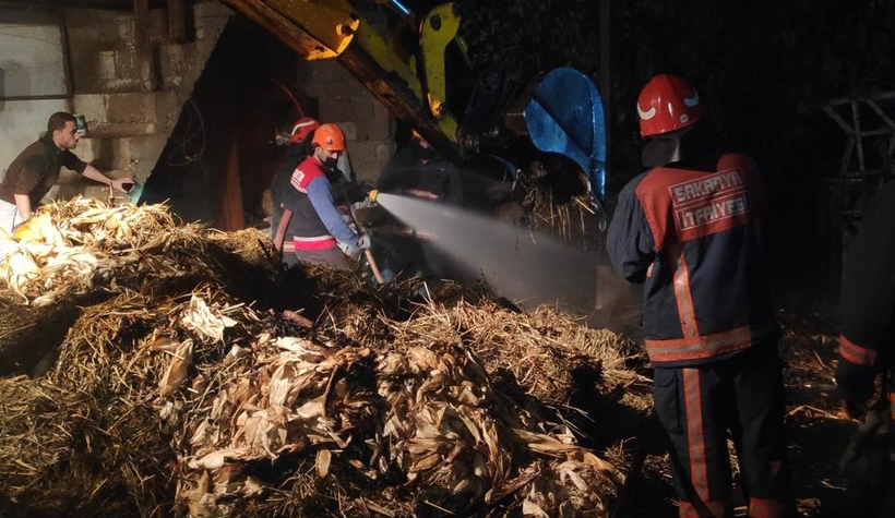 Ahırdaki samanlar yandı