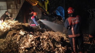 Ahırdaki samanlar yandı