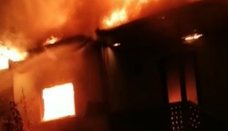 Yangın paniği; Alev alev yandı