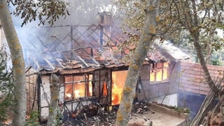 Ahşap ev alevlere teslim oldu