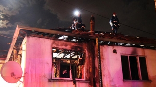 Ahşap ev alevlere teslim oldu