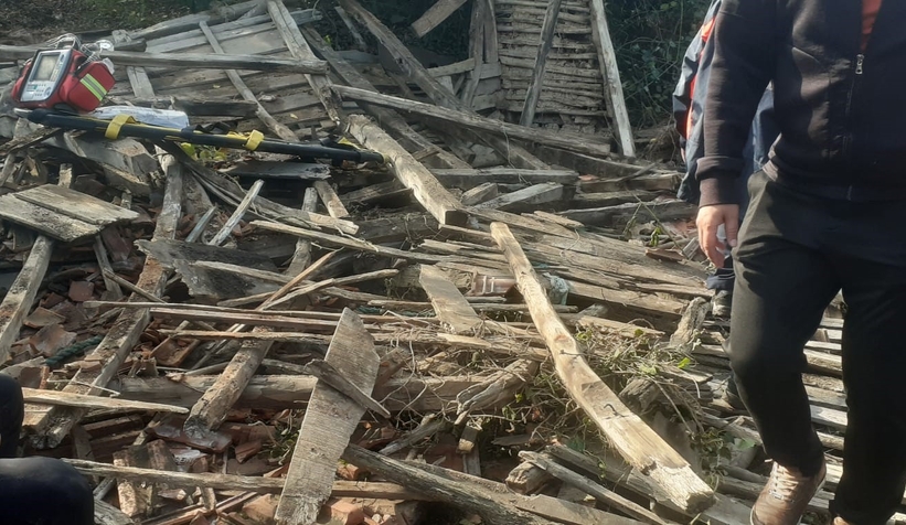 Ahşap yapı çöktü: 1 ölü