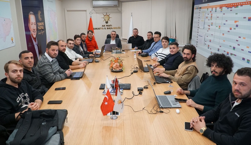 AK Parti'de Sandık Sonuç Alma Sorumluları toplandı