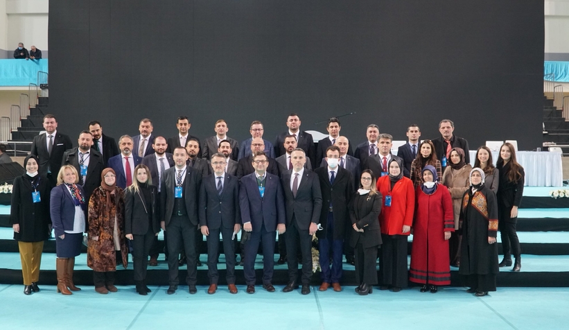 AK Parti'de yönetimde kimler gitti kimler kaldı?