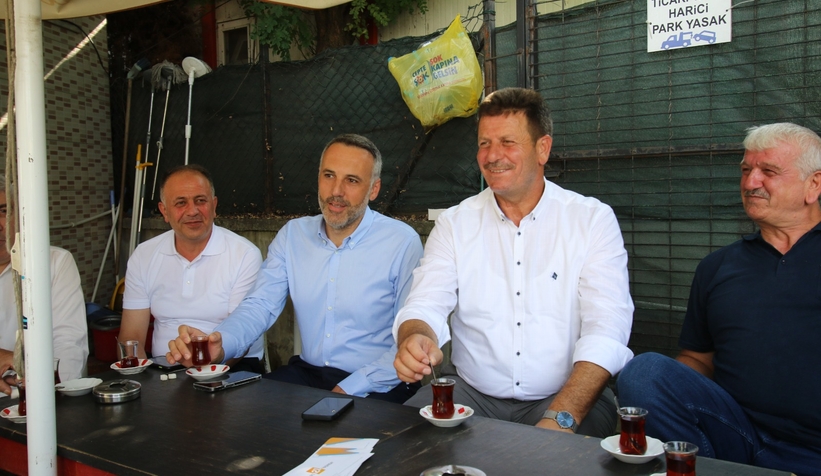 AK Parti'den Akyazı'da esnaf ve vatandaş ziyareti