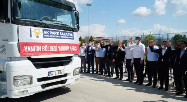 AK Parti Sakarya'dan yangın mağduru çiftçilere yardım 6 yardım tırı