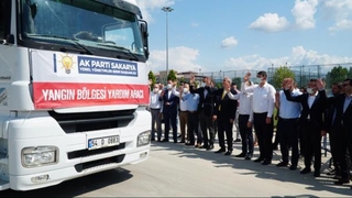 AK Parti Sakarya'dan yangın mağduru çiftçilere yardım 6 yardım tırı
