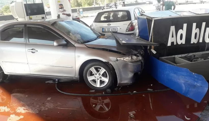 Akaryakıt istasyonuna daldı, pompacıyı ezdi