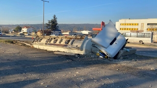 Akaryakıt tankeri sulama kanalında yan yattı