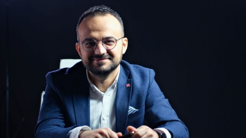 Akif Adnan Dizer kimdir?