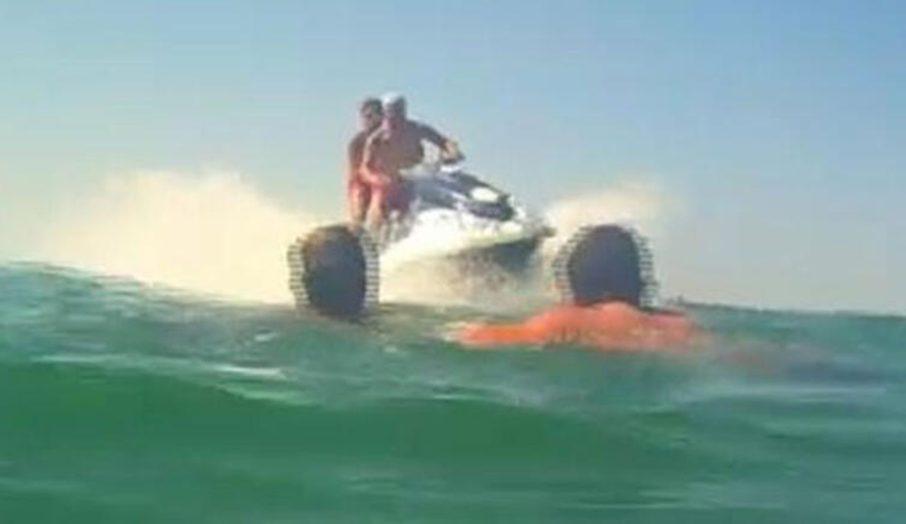 Akıntıya kapıldılar