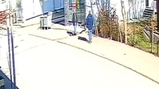 Akrabasını sokakta yürürken böyle vurdu