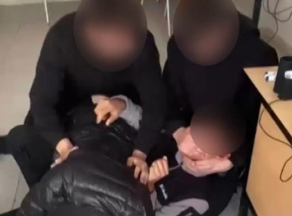 Akran zorbalığı bir anneyi böyle ağlattı