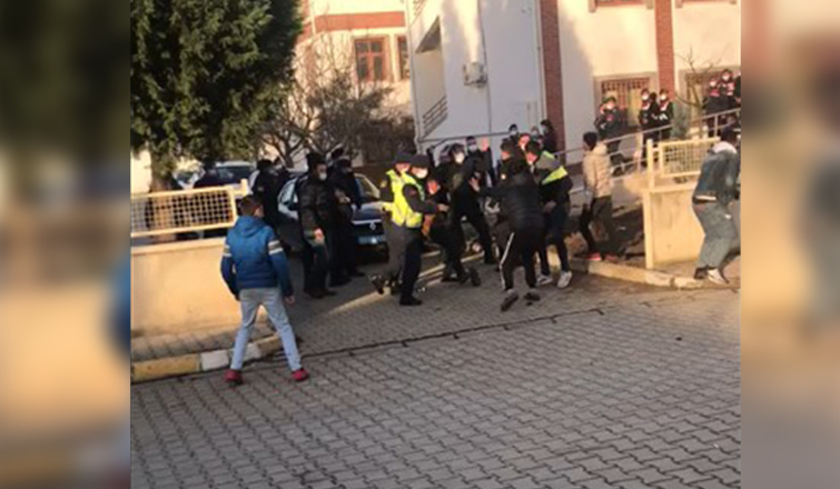 Akyazı Adliyesi karıştı