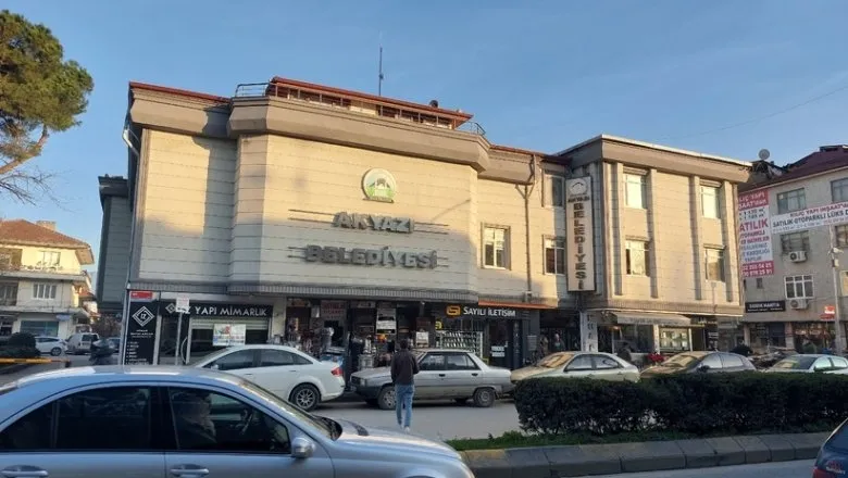 Akyazı Belediyesi Hizmet binasında bulunan 18 ayrı dükkanı ihale yoluyla satıyor