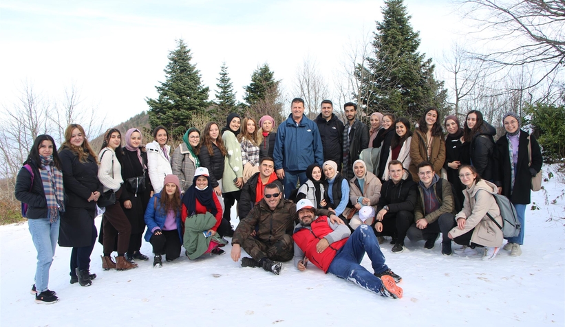 Akyazı Belediyesi'nden üniversite öğrencilerine doğa gezisi